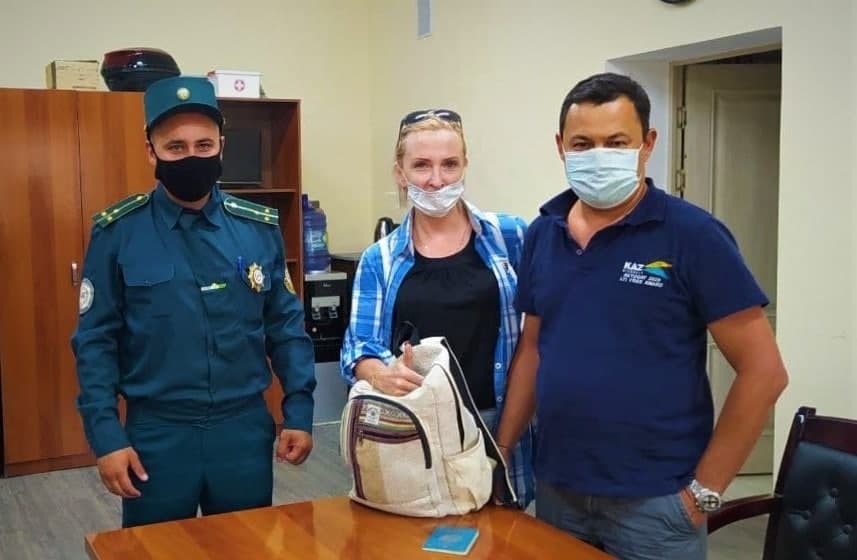 Дам олиш учун келган қозоғистонлик туристнинг йўқотиб қўйган буюмлари ўзига қайтарилди