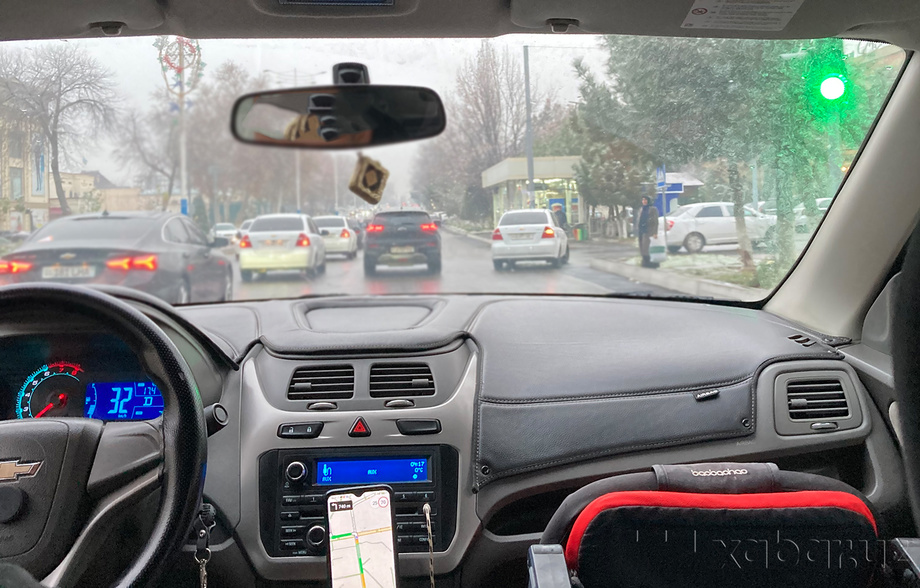 В Узбекистане возросло число женщин-водителей такси