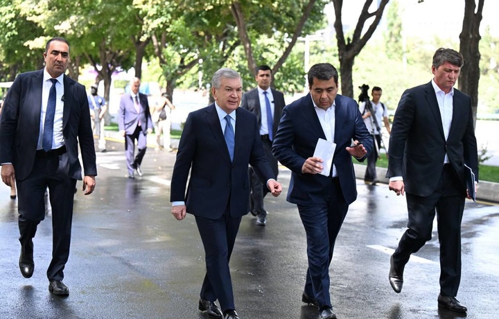 Президент Тошкент шаҳридаги бунёдкорлик ишлари билан танишмоқда