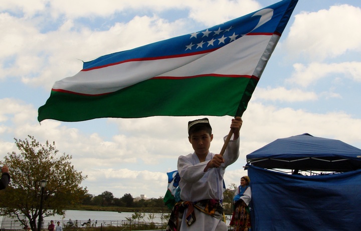 Bayroqdan erkin foydalanishga qanday hollarda ruxsat berilyapti?