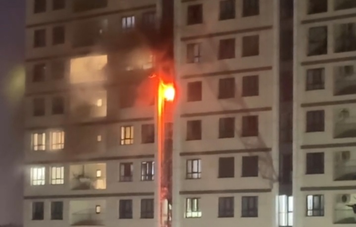 В Ташкенте произошел пожар в одной из квартир многоэтажного дома