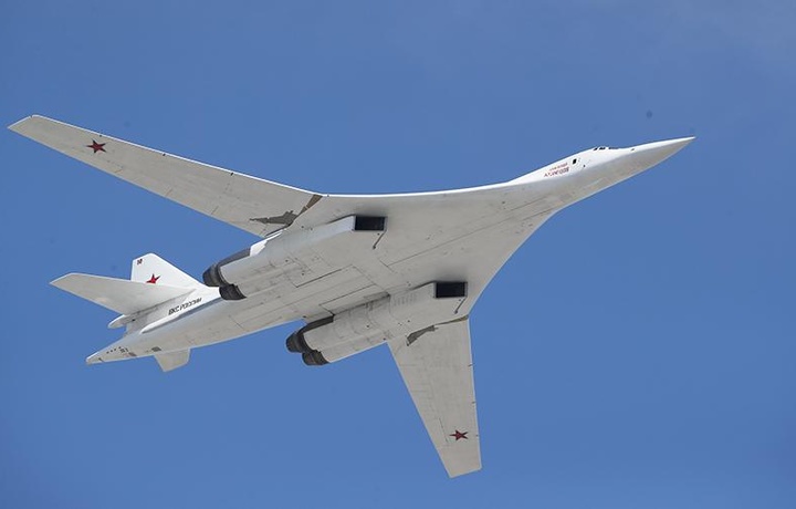 «Ту-160» самолётлари янги жаҳон рекорди ўрнатди