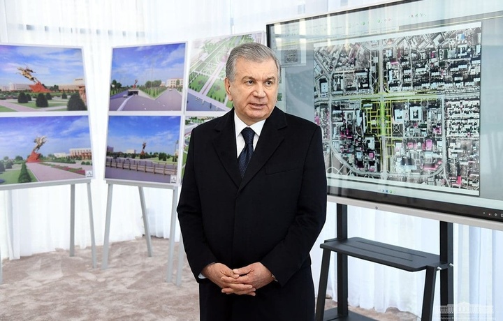 Shavkat Mirziyoyev Urganchda bunyod etilayotgan ko‘p qavatli uylarni borib ko‘rdi