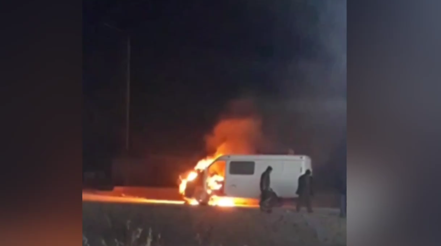 В Ташкенте загорелся автомобиль «Газель»
