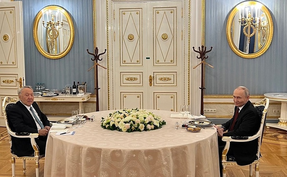 Qozog‘istonda xavotir uyg‘otgan hodisa: Nazarboyev nega Putin bilan uchrashdi?