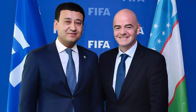 ФИФА президенти Умид Аҳмаджоновни янги йил билан табриклади