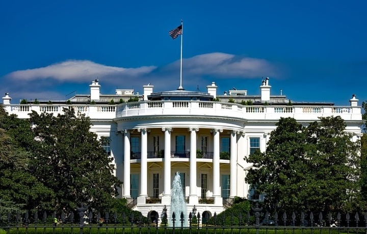 Власти США подтвердили, что могут обязать въезжающих иностранцев быть вакцинированными