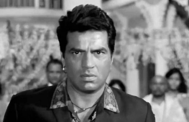 Ҳинд актёри Дҳармендра 89 ёшида вафот этди