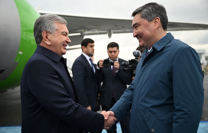 Шавкат Мирзиёев Остонага етиб борди
