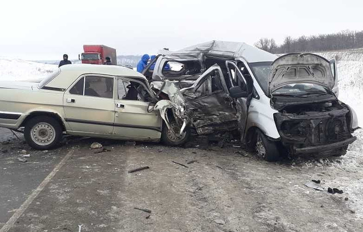 В ДТП в Саратове погибли двое узбекистанцев, еще трое госпитализированы