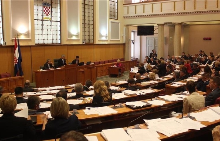 Хорватские законодатели проголосовали за роспуск парламента