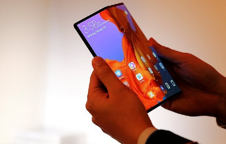 Huawei выпустила гибкий смартфон за $2600 (фото)