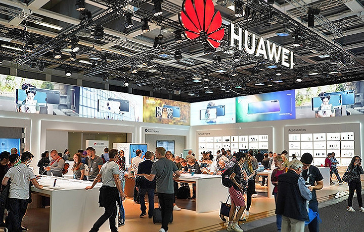 Huawei представила Huawei Y9 2019 с четырьмя камерами