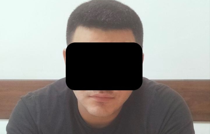 Жиноий гуруҳ етакчисидан 2,7 минг доллар олган профилактика инспектори ушланди