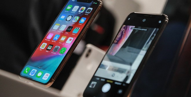 iPhone может полностью лишиться вырезов в 2021 году