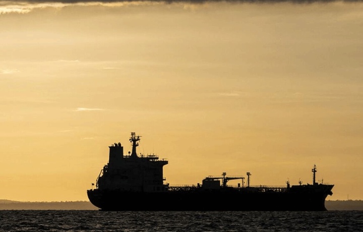 Вазият жиддийлашмоқдами? АҚШ яна Россияга алоқадор танкерни ушлади