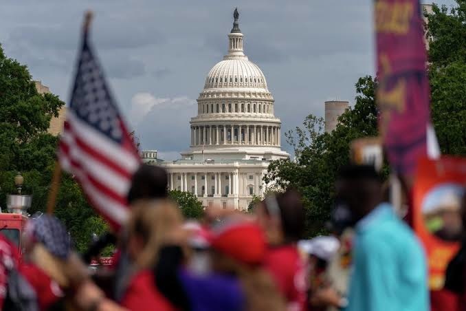 Миллионлаб муҳожирлар АҚШни тарк этди: тафсилотлар