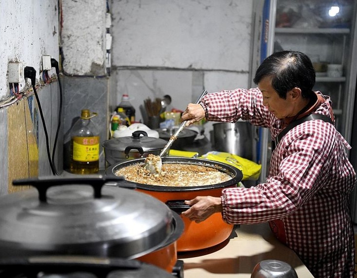 Yekaterinburgdagi yalangoch xotinning haqiqiy fotosurati