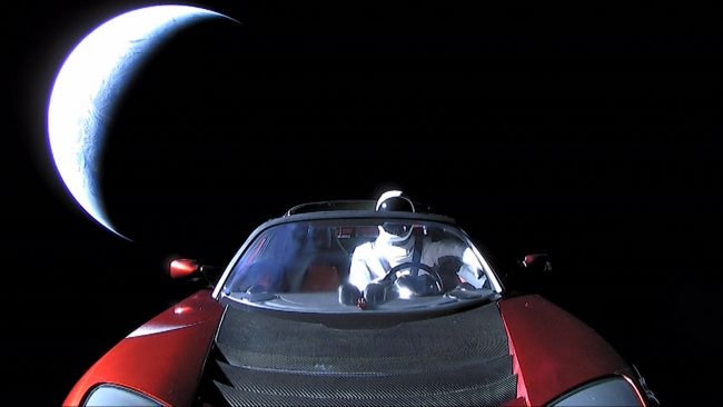 Elon Maskning avtomobili Mars tomon harakatlanmoqda