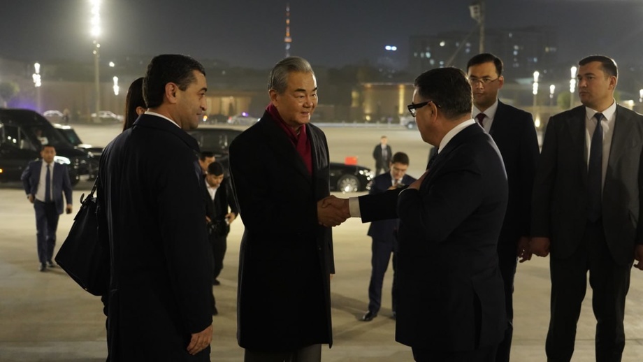 Хитой Ташқи ишлар вазири Ван И Ўзбекистондаги Ислом цивилизацияси марказига ташриф буюрди