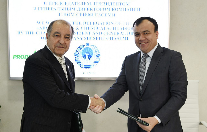 Алишер Султанов подписал соглашение с американской корпорацией «Air Products»