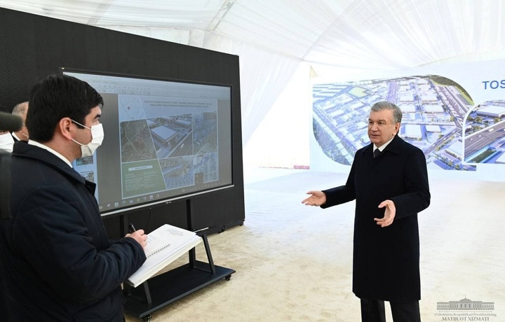 Шавкат Мирзиёев индустриал технопарк қуриладиган майдонда бўлди