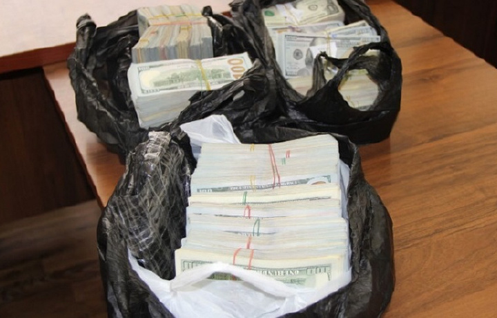 СГБ задержала незаконно перевозимые $746 тысяч