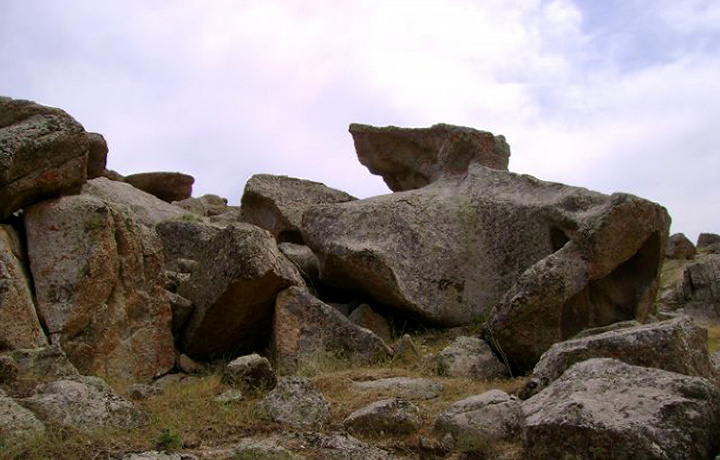 Xatirchining hayratli xarsanglari