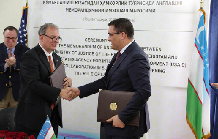 Адлия вазирлиги АҚШнинг USAID халқаро ривожлантириш агентлиги билан 3 йилга мўлжалланган 12 млн долларлик келишув имзолади