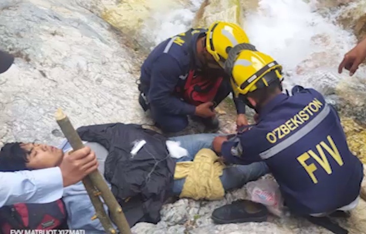 В Бостанлыке мужчина упал со скалы, пытаясь сделать селфи у водопада