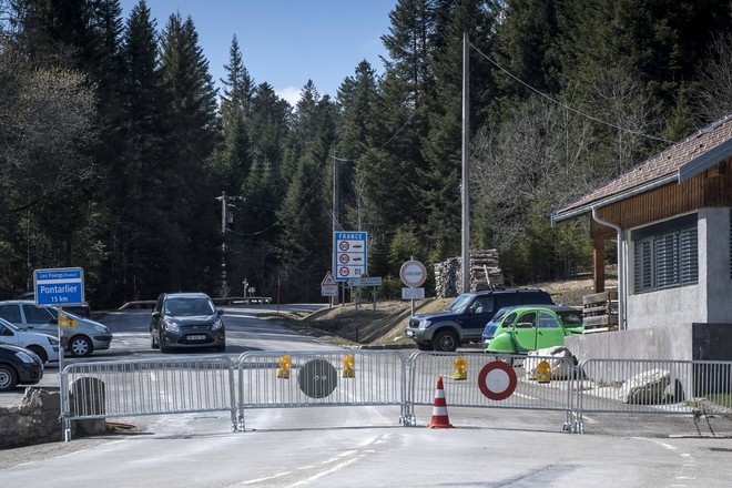 Более тысячи швейцарцев заразились коронавирусом за последние сутки