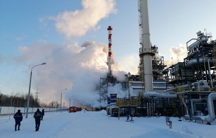 На нефтеперерабатывающем заводе в России произошел пожар