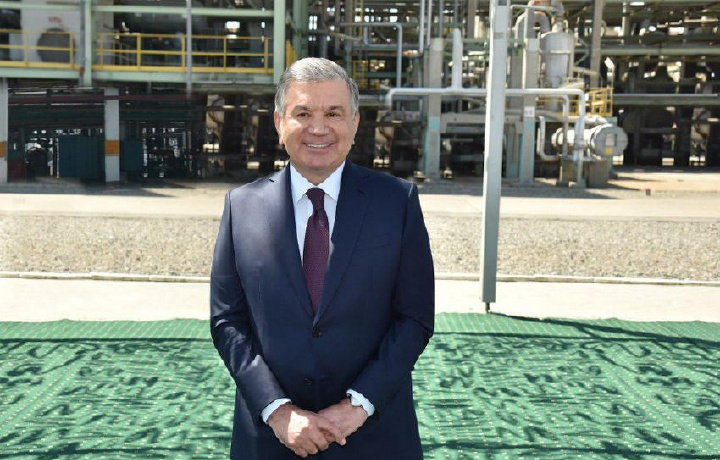 Шавкат Мирзиёев посетил Ферганский нефтеперерабатывающий завод (фото)