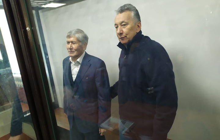 Суд по событиям октября. Атамбаева увезли в колонию медики скорой помощи (видео)