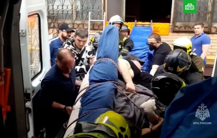 В Москве скончался 300-килограммовый мужчина, которого госпитализировали через окно