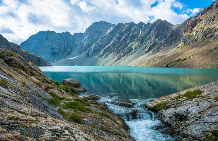 Марказий Осиёда сув хавфсизлиги: Ўзбекистоннинг ташаббуслари ва дунё эътирофи