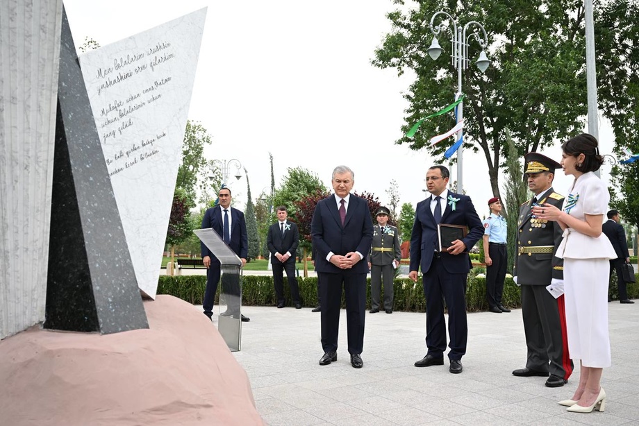 Prezident G‘alaba bog‘ida bo‘lib o‘tgan xotira marosimida ishtirok etdi