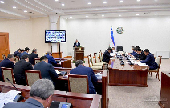 Шавкат Мирзиёев ҳокимларнинг хорижга шунчаки бориб келаётганини танқид қилди