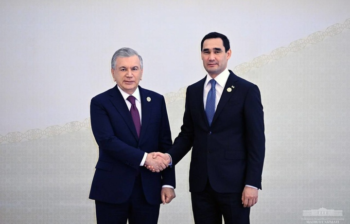 Shavkat Mirziyoyev Turkmanistonda medal bilan taqdirlandi