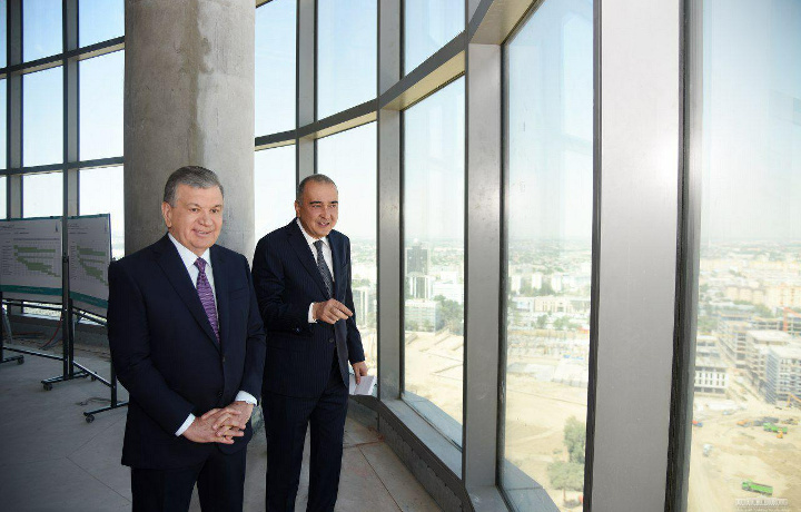 Shavkat Mirziyoyev «Tashkent City»dagi 21 qavatli «Hilton» mehmonxonasini borib ko‘rdi (foto)