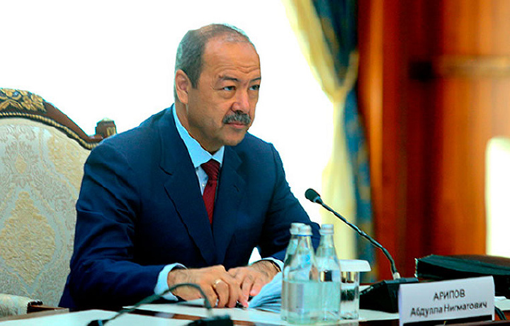 Абдулла Арипов мажбурий меҳнатга қарши йиғилиш ўтказмоқда