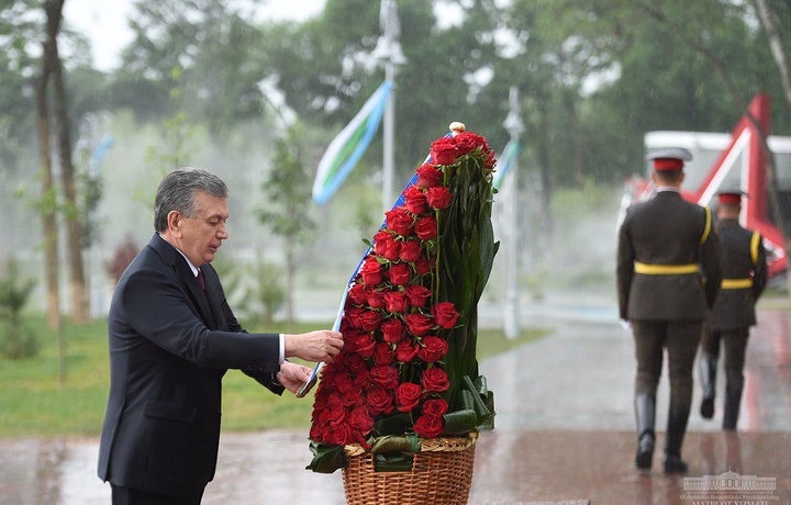 «Bu O‘zbekistondagi barcha onalarga qo‘yilgan yodgorlik» – Shavkat Mirziyoyev