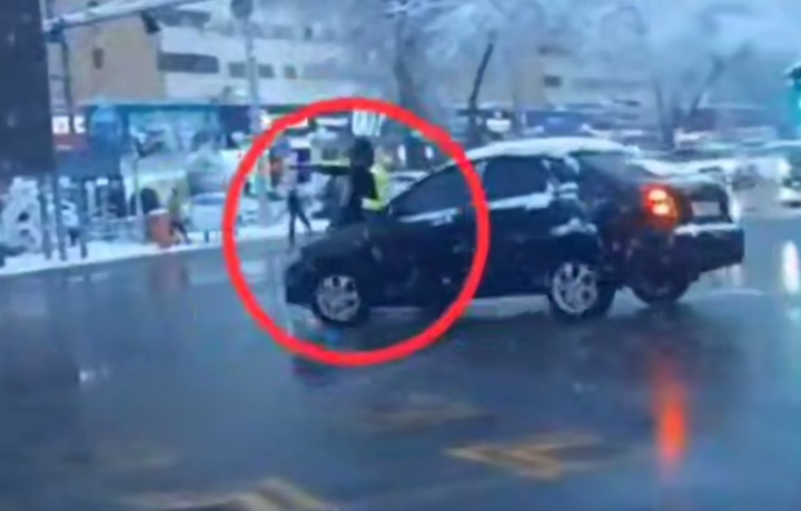 Қора “Lacetti” ЙПХ инспекторини уриб юборди