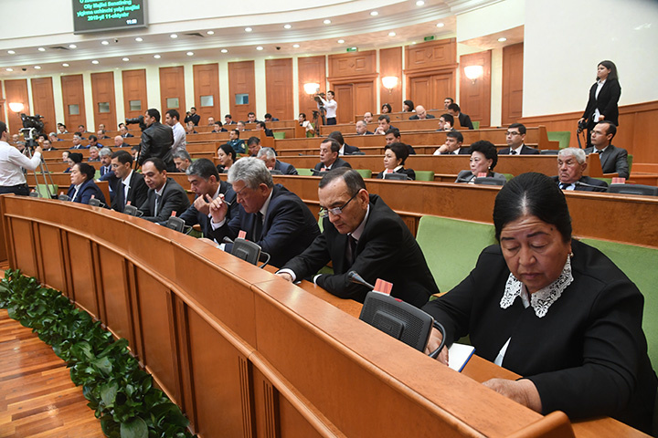 Senat ilmiy ijod va axborot erkinligini ta’minlashga qaratilgan qonunni ko‘rib chiqdi