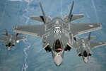 F-35 қирувчи-бомбардимончи самолётлари.