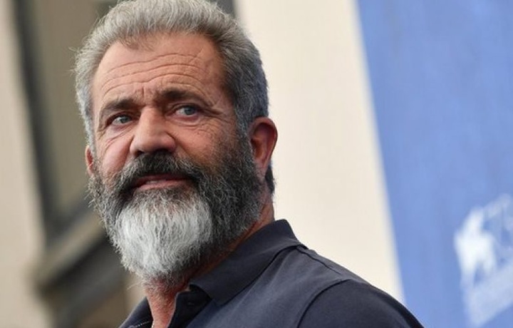 Mel Gibson yonib ketgan uyining suratini ko‘rsatdi