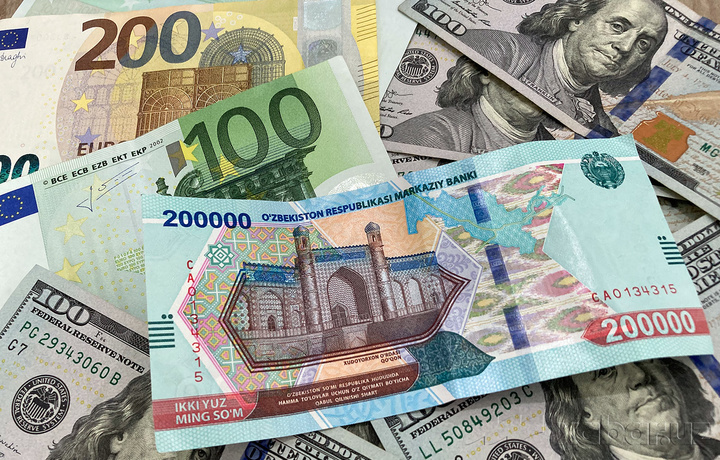 Dollar yana sezilarli miqdorda arzonladi
