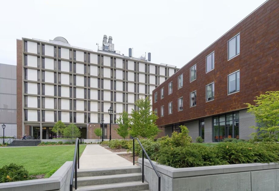 AQShdagi qadimiy universitetlardan birida otishma: qurbon bor