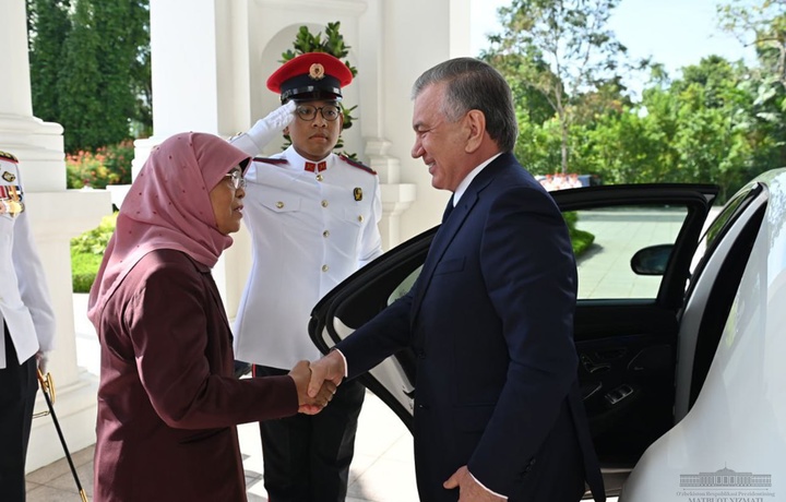 Shavkat Mirziyoyev Singapurda muzokaralarni boshlab yubordi (foto)