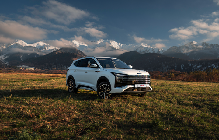 JAC JS8 O‘zbekistonda rasman taqdim etildi: butun oila uchun keng va texnologik SUV